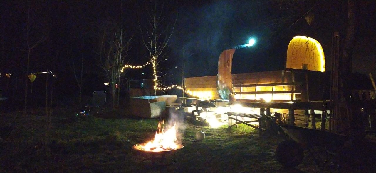Panoramasauna bei Nacht